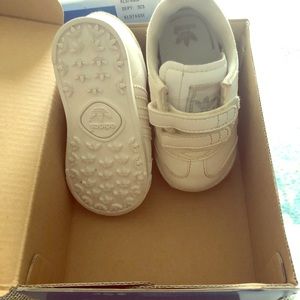 Kids gently worn, smoke free home, sz5 Adidas,